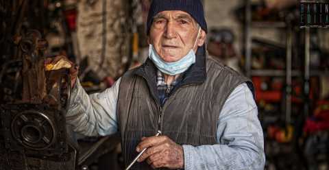 Donato, l'82enne conosciuto da tutta Carbonara: Maestro nel riparare le motozappe